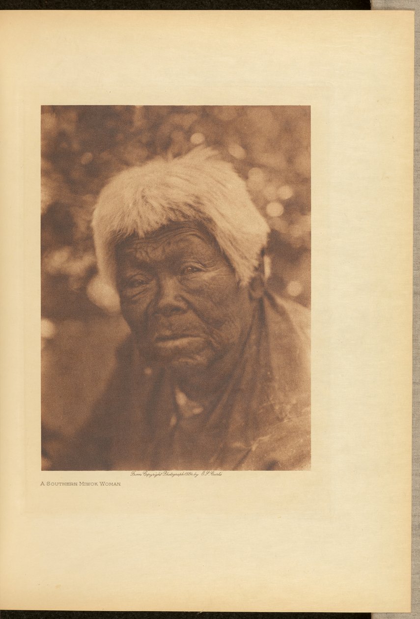 Kobieta z południowego Miwok autorstwa Edward S. Curtis