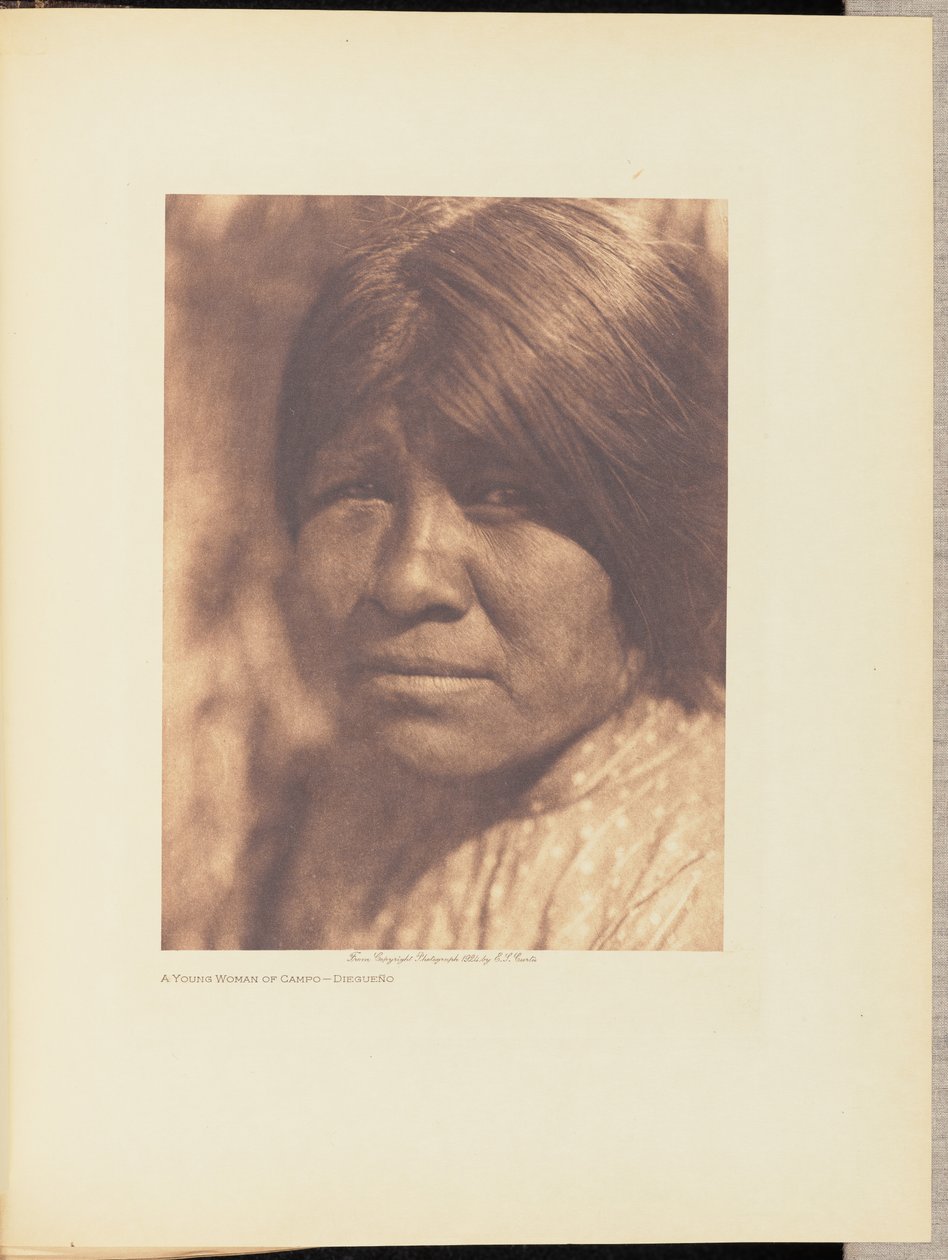 Młoda kobieta z Campo - Diegueño autorstwa Edward S. Curtis