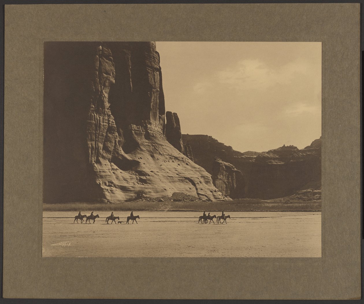 [Kanion Chelley – Navajo] autorstwa Edward S. Curtis