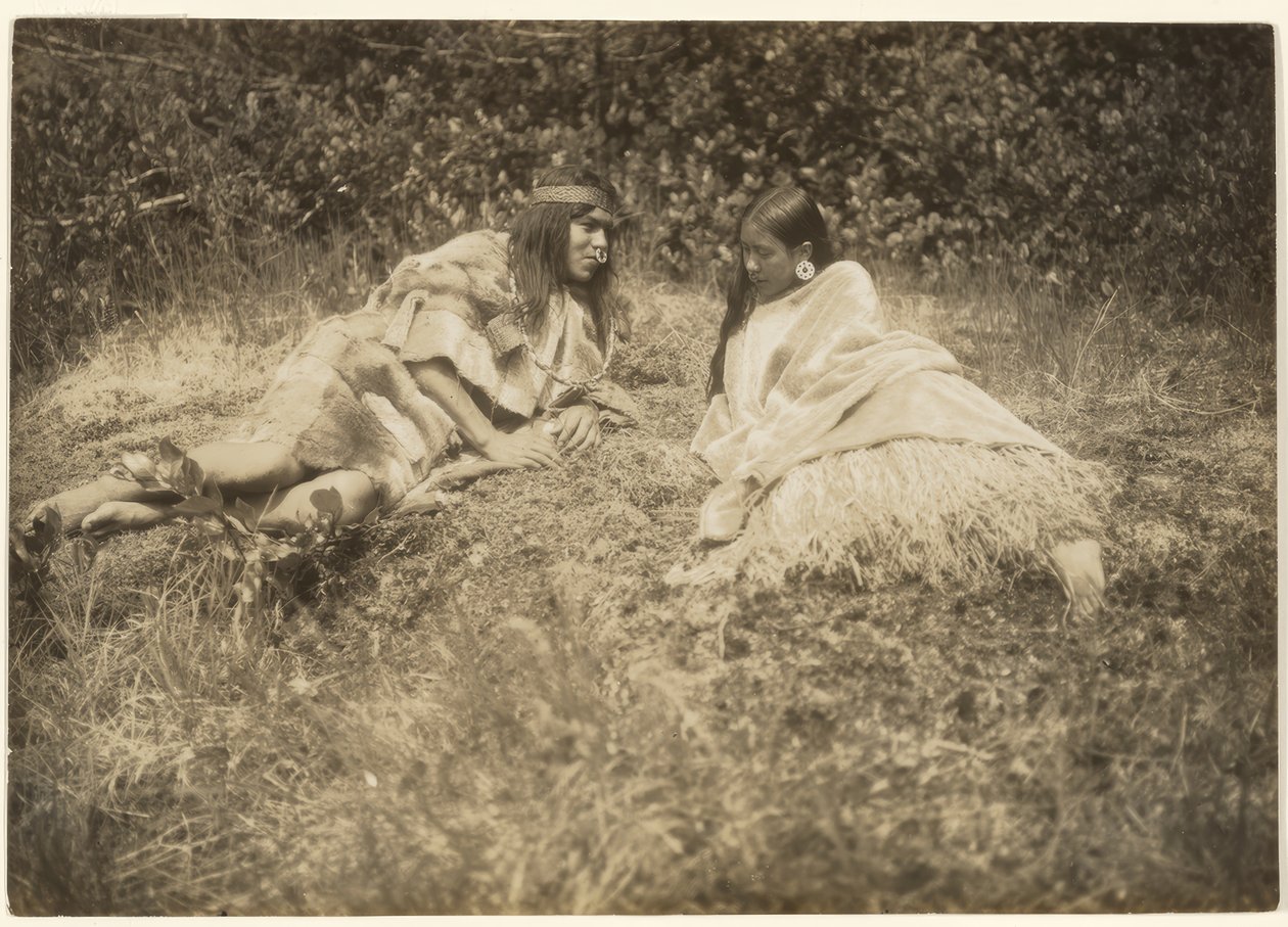 Wyprzedzę pannę, a słowa miłości i bogactwa będą ją wabić autorstwa Edward S. Curtis