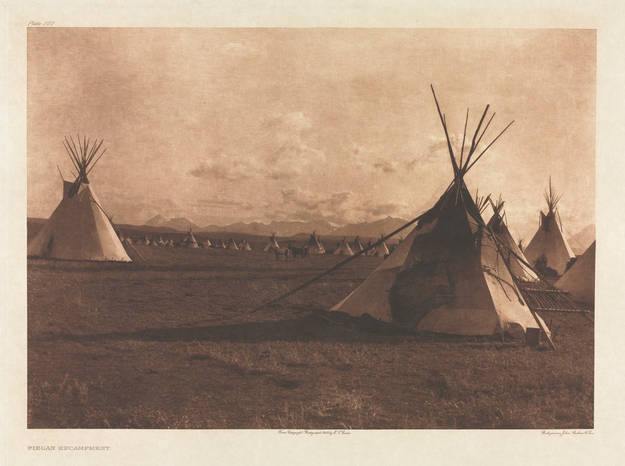 Portfolio VI, Tablica 207: Obóz Piegan autorstwa Edward S. Curtis