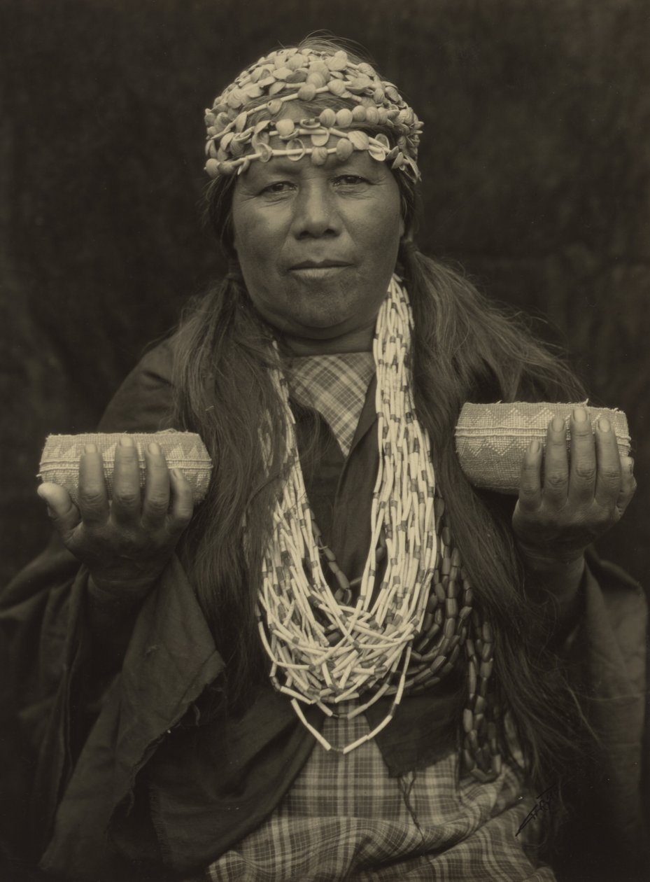 Susie Little - Hoopa Medicine Woman autorstwa Edward S. Curtis