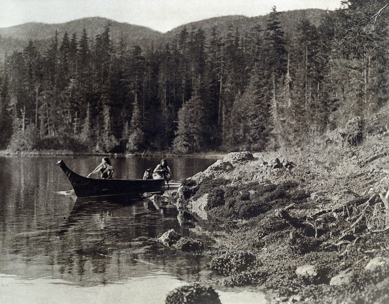 Indianie amerykańscy płyną kajakiem brzegiem nootki autorstwa Edward Sheriff Curtis