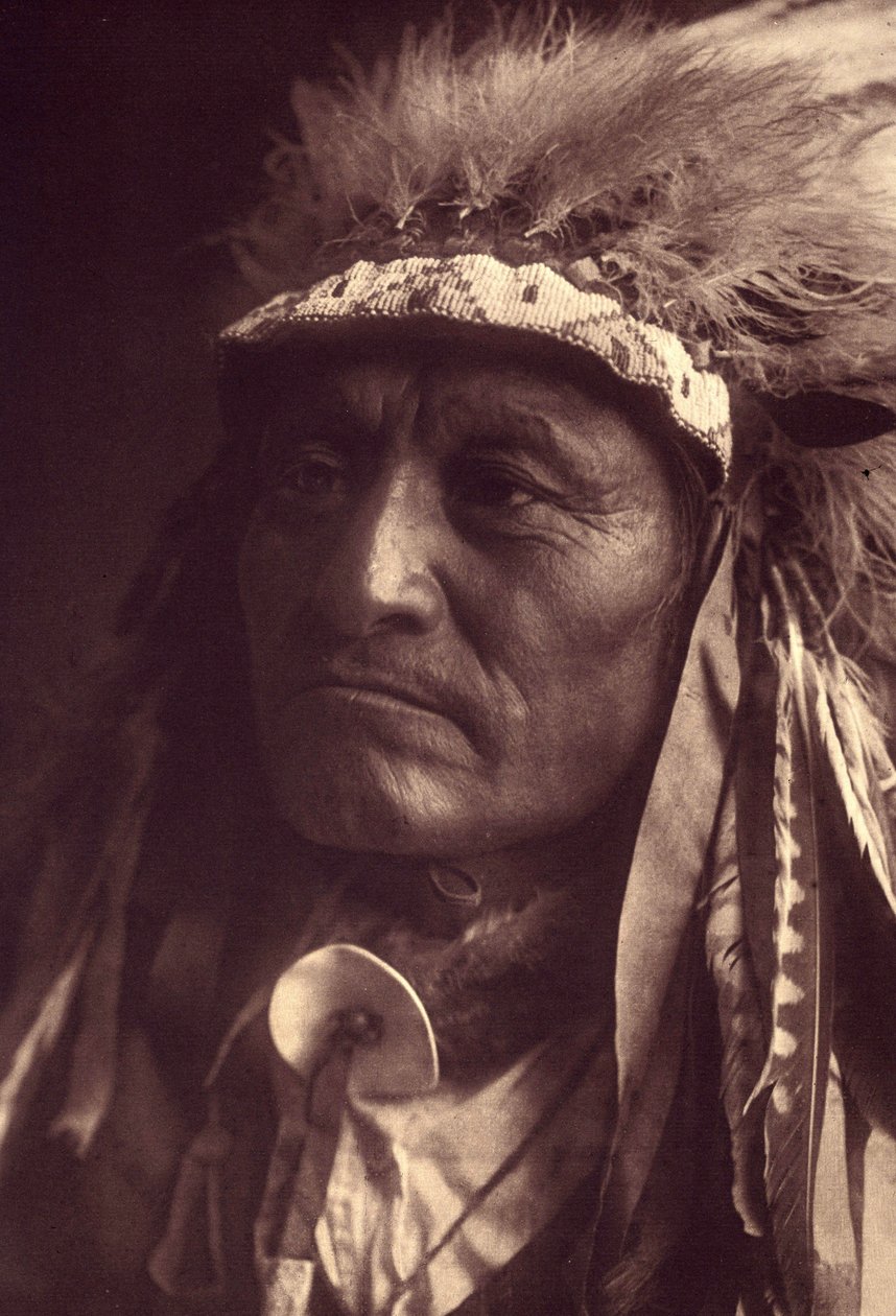 Crazy Thunder, a Sioux Teton (Oglala lub Ogalala) Zdjęcie z tomu 3 encyklopedii Edwarda S. Curtisa (1868-1952) na temat Indian północnoamerykańskich, z przedmową Theodore