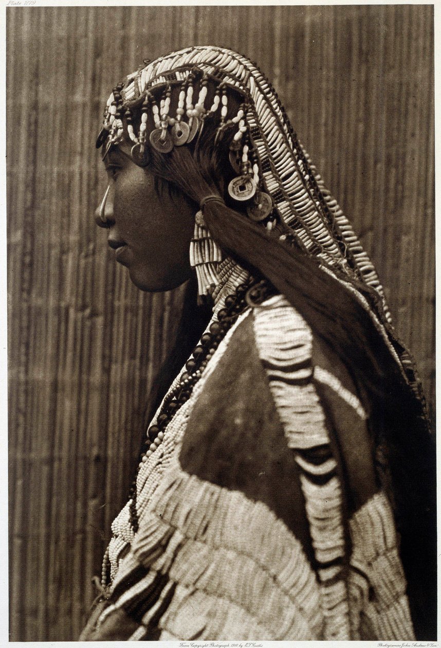 Indian of America: „” Portrait of Indian Girl”” Fotografia autorstwa Amerykanina Edwardsa Curtisa (1868-1952), XX wiek. La Rochelle, Muzeum Nowego Świata autorstwa Edward Sheriff Curtis