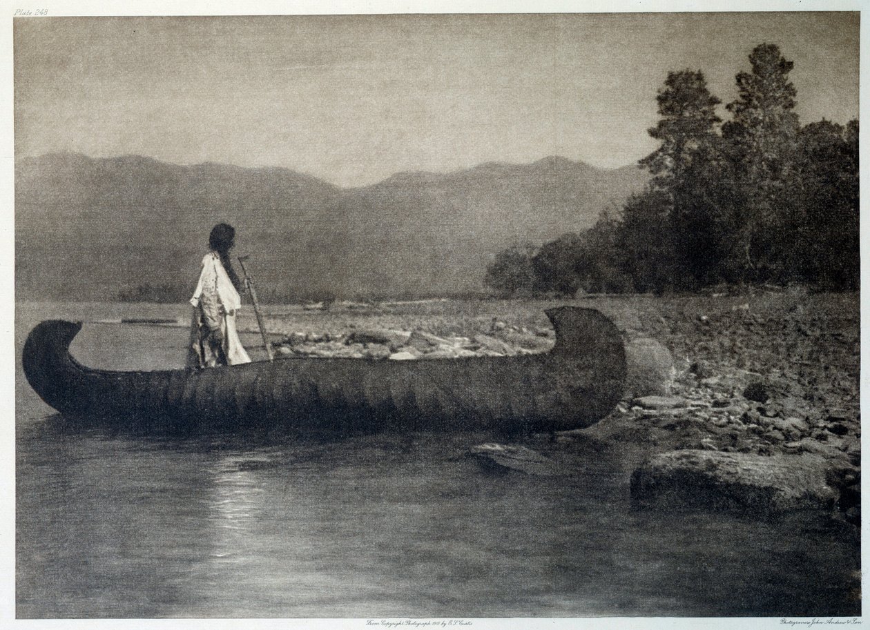 Indianie Ameryki: Indianin na łodzi kajakowej w południowym jeziorze Flathead w stanie Montana autorstwa Edward Sheriff Curtis