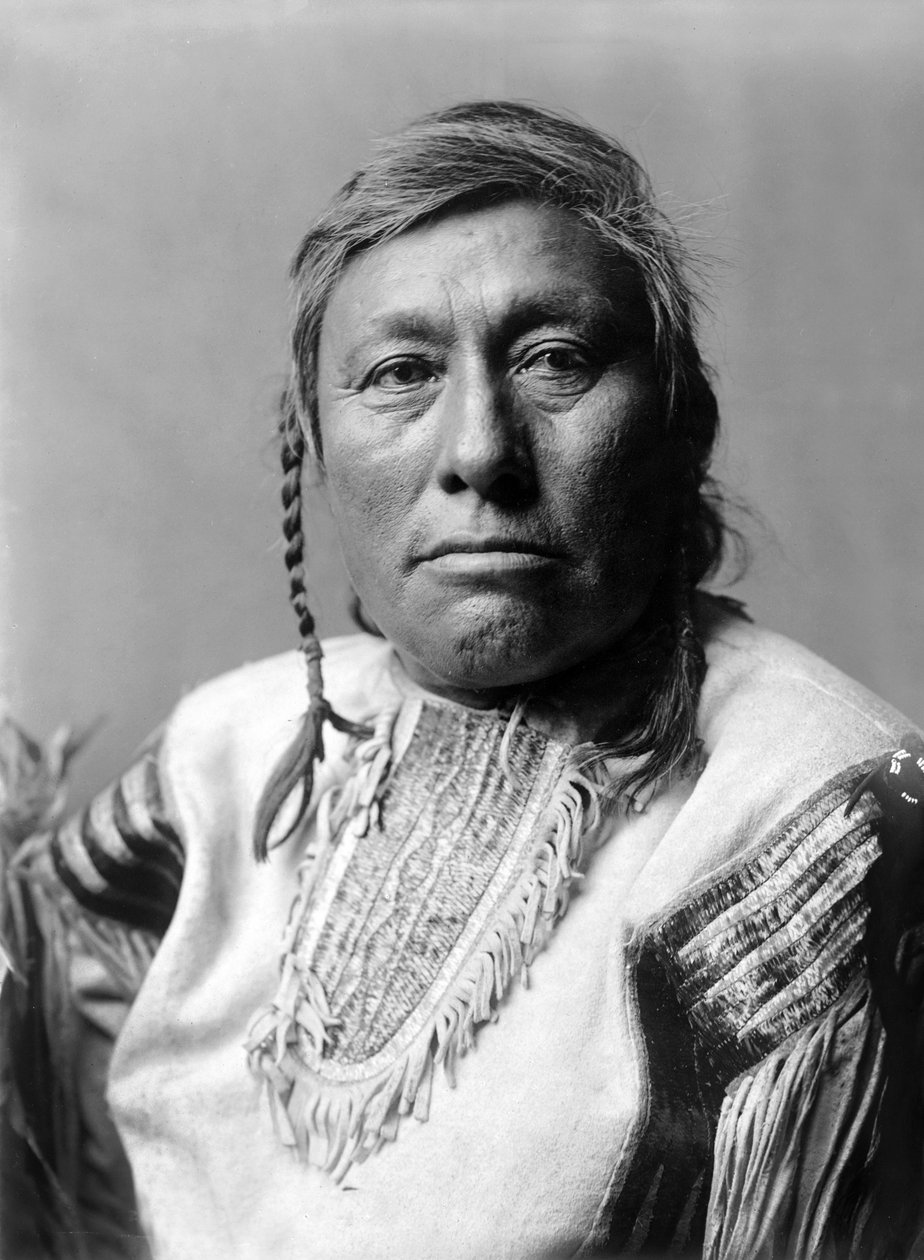 Long Time Dog, Indianin, ok. 1908, fot. Edward S. Curtis autorstwa Edward Sheriff Curtis