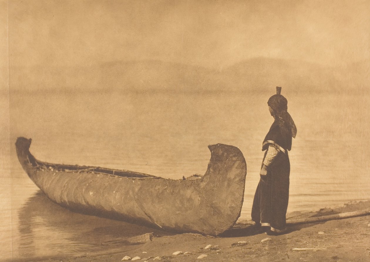Na brzegu jeziora - Kutenai, 1910. autorstwa Edward Sheriff Curtis