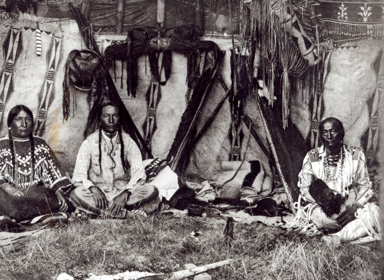 Wnętrze Piegan Lodge autorstwa Edward Sheriff Curtis
