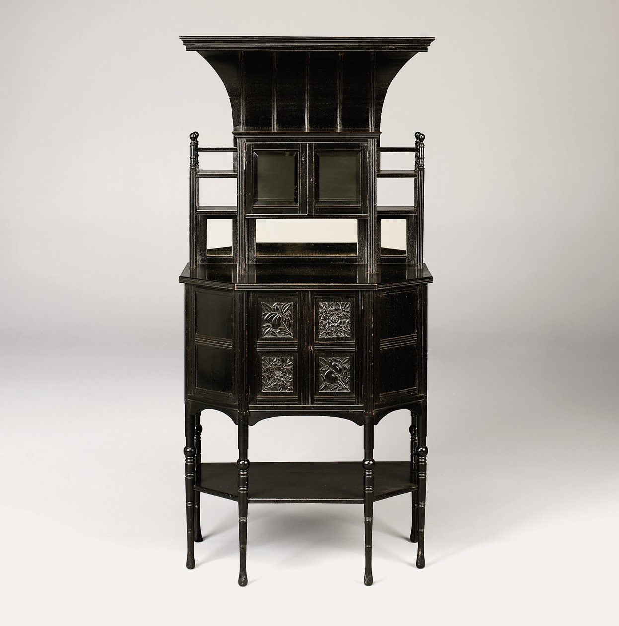 Ebonized Gabinet, c.1873 autorstwa Edward William Godwin