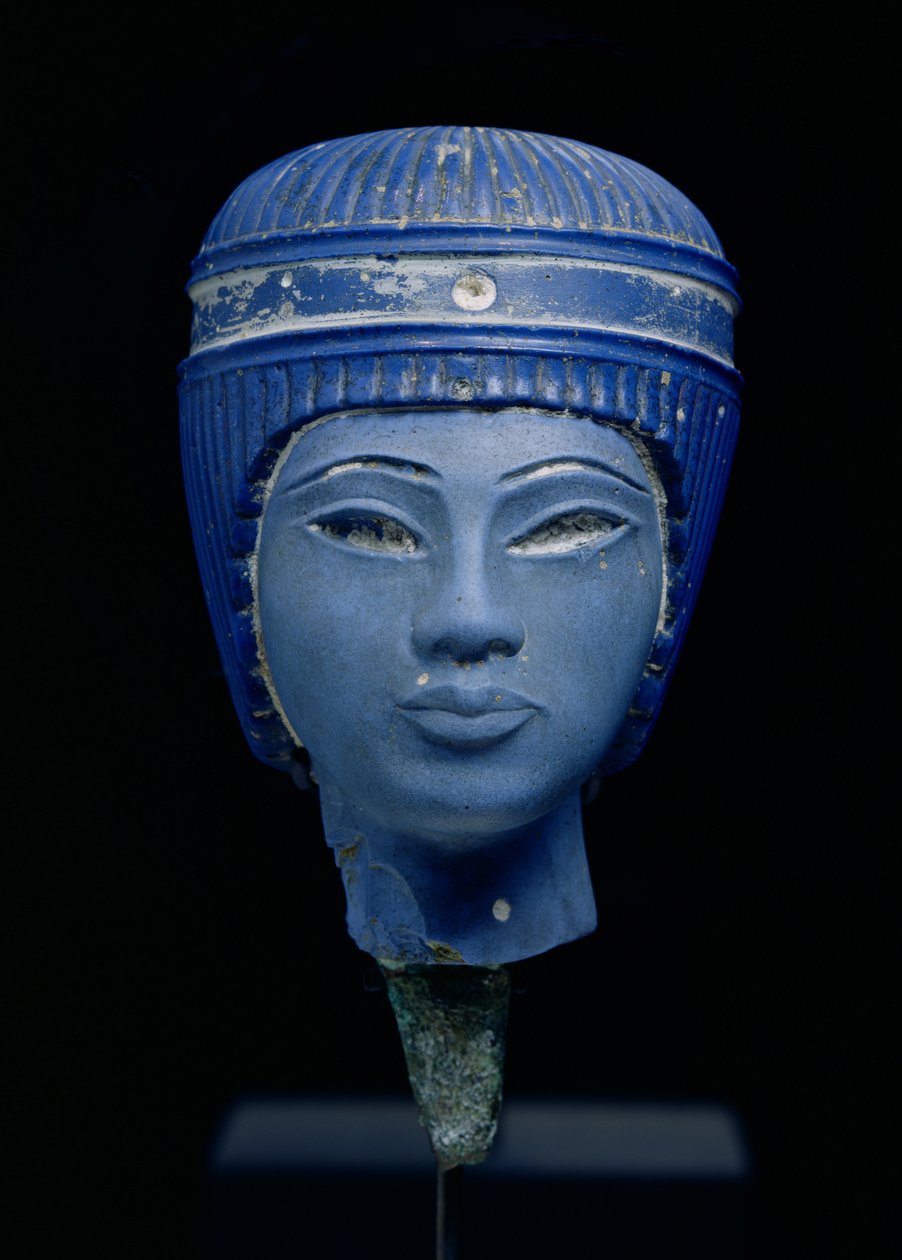 Fałszywa głowa królewska, pierwotnie uważana za głowę Tutanchamona (szkło prasowane) (zob. także 93797) autorstwa Egyptian
