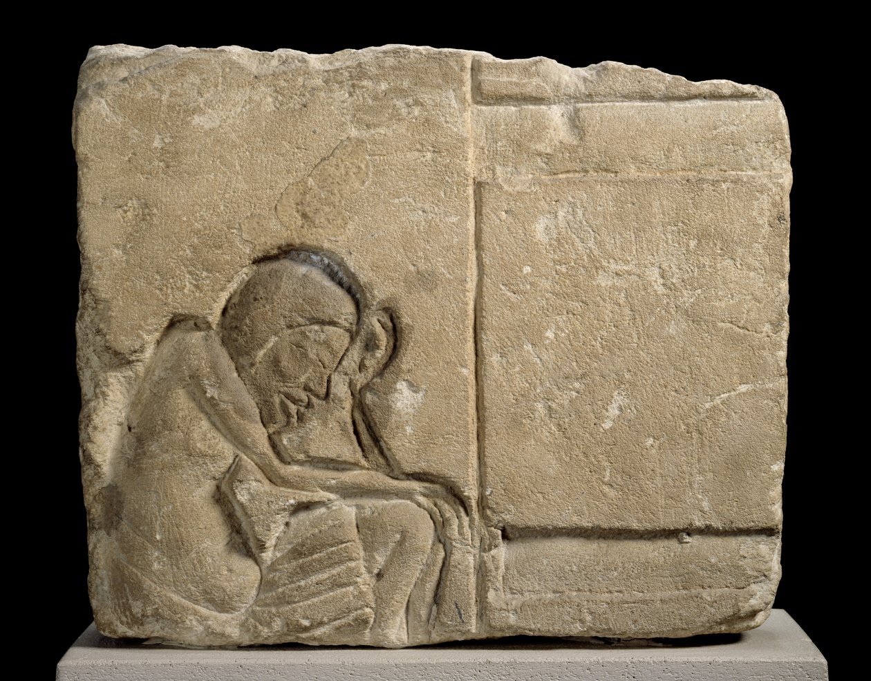 Fragment wapienia wyrzeźbiony w zatopionej płaskorzeźbie przedstawiający śpiącego sługę w pałacowym wapieniu autorstwa Egyptian 18th Dynasty