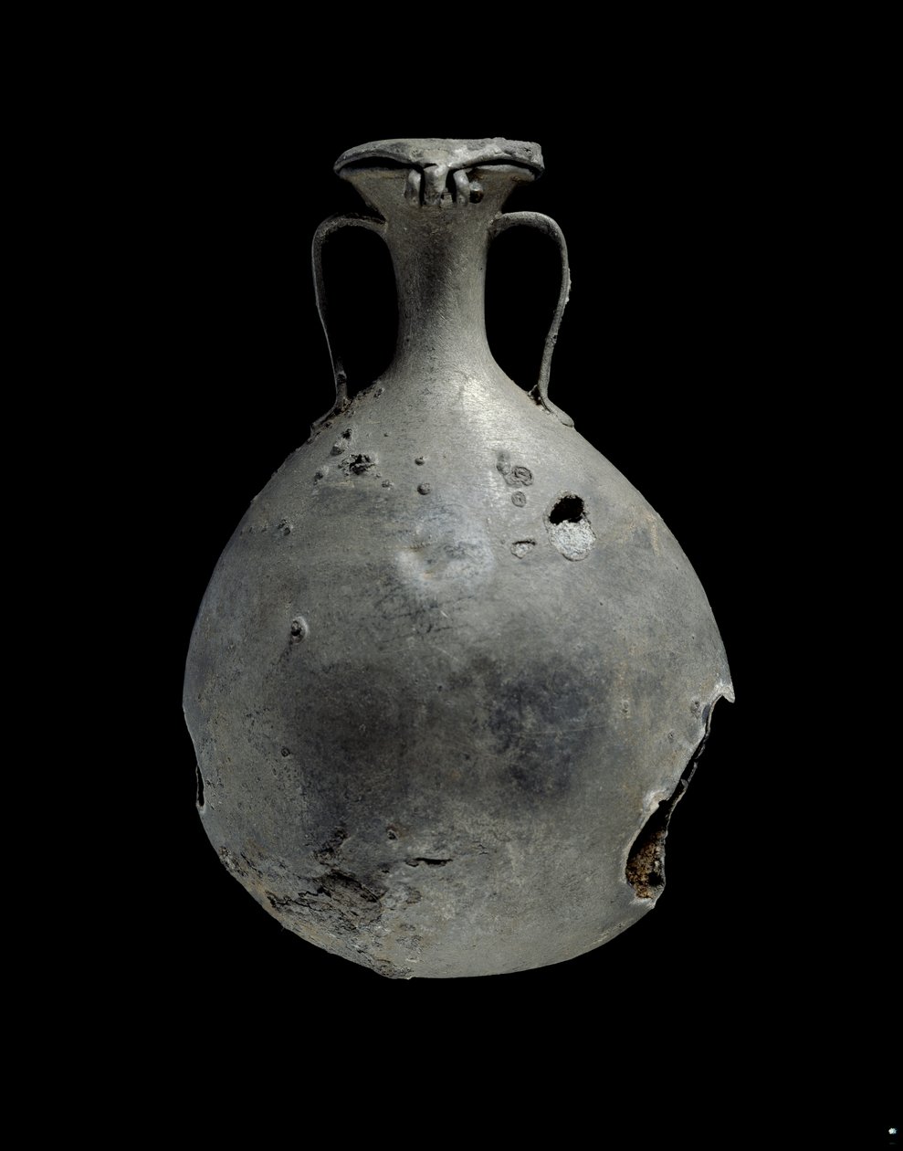 Kolba ze stopu cyny i ołowiu z pokrywką ze stopu cyny i ołowiu autorstwa Egyptian 18th Dynasty
