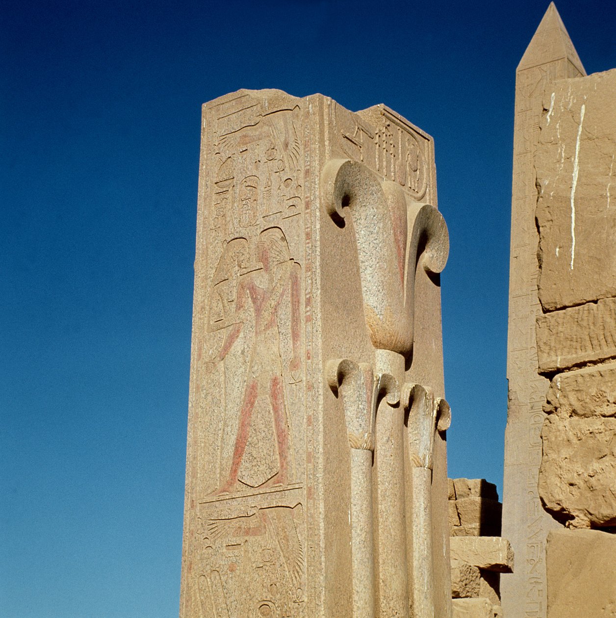 Filar ozdobiony stylizowanymi roślinami papirusowymi, z kompleksu Wielkiej Świątyni Amona, Nowe Państwo (patrz także 59219) autorstwa Egyptian 18th Dynasty