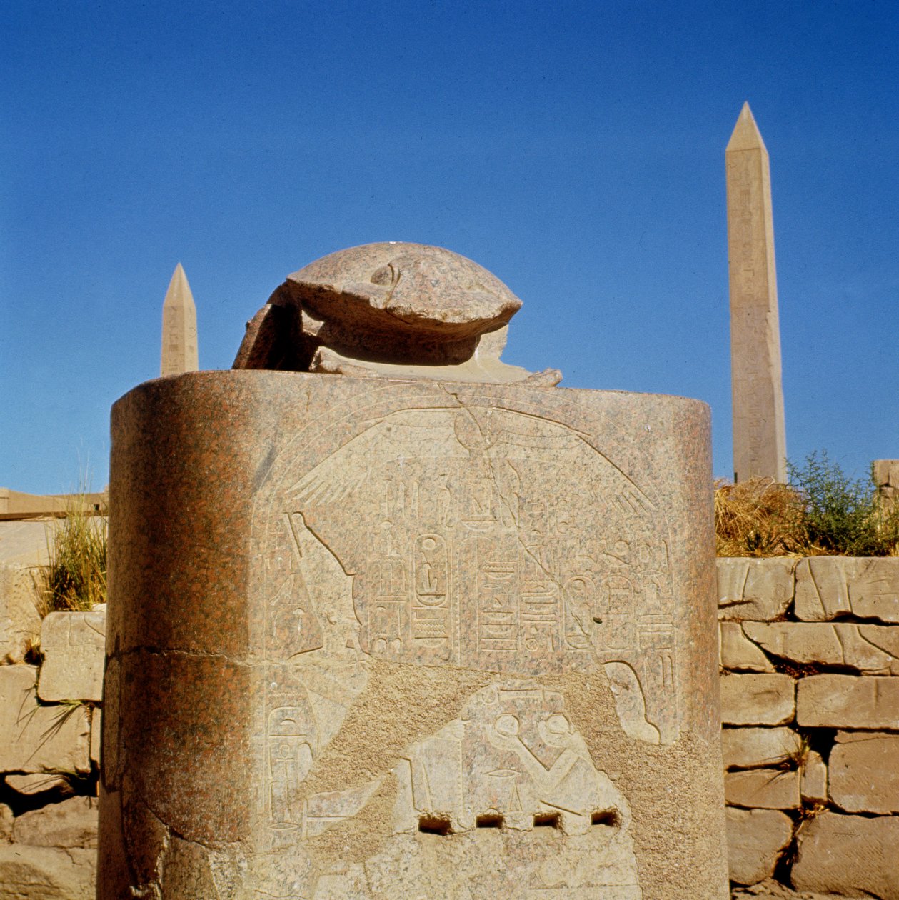 Święty posąg skarabeusza w świątyni Amona, wzniesiony przez Amenhotepa III i poświęcony bogu słońca Atum-Kheperre, Nowe Królestwo autorstwa Egyptian 18th Dynasty