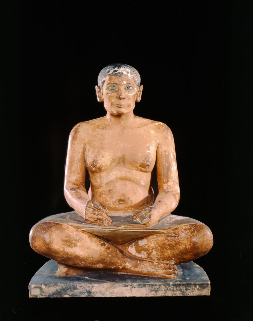 Posąg Przyczajonego Skryby, z Sakkary, Stare Królestwo (wapień, alabaster i kryształ górski) (patrz także 391129) autorstwa Egyptian 5th Dynasty
