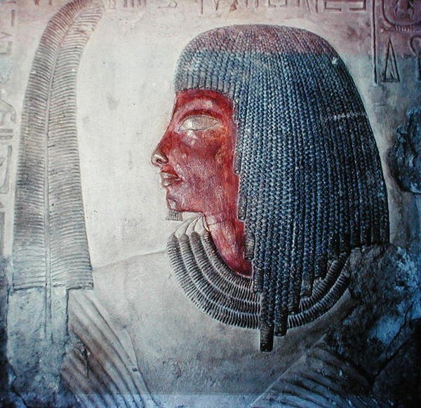 Głowa mężczyzny z piórem z egipskiego grobowca (malowany wapień) autorstwa Egyptian