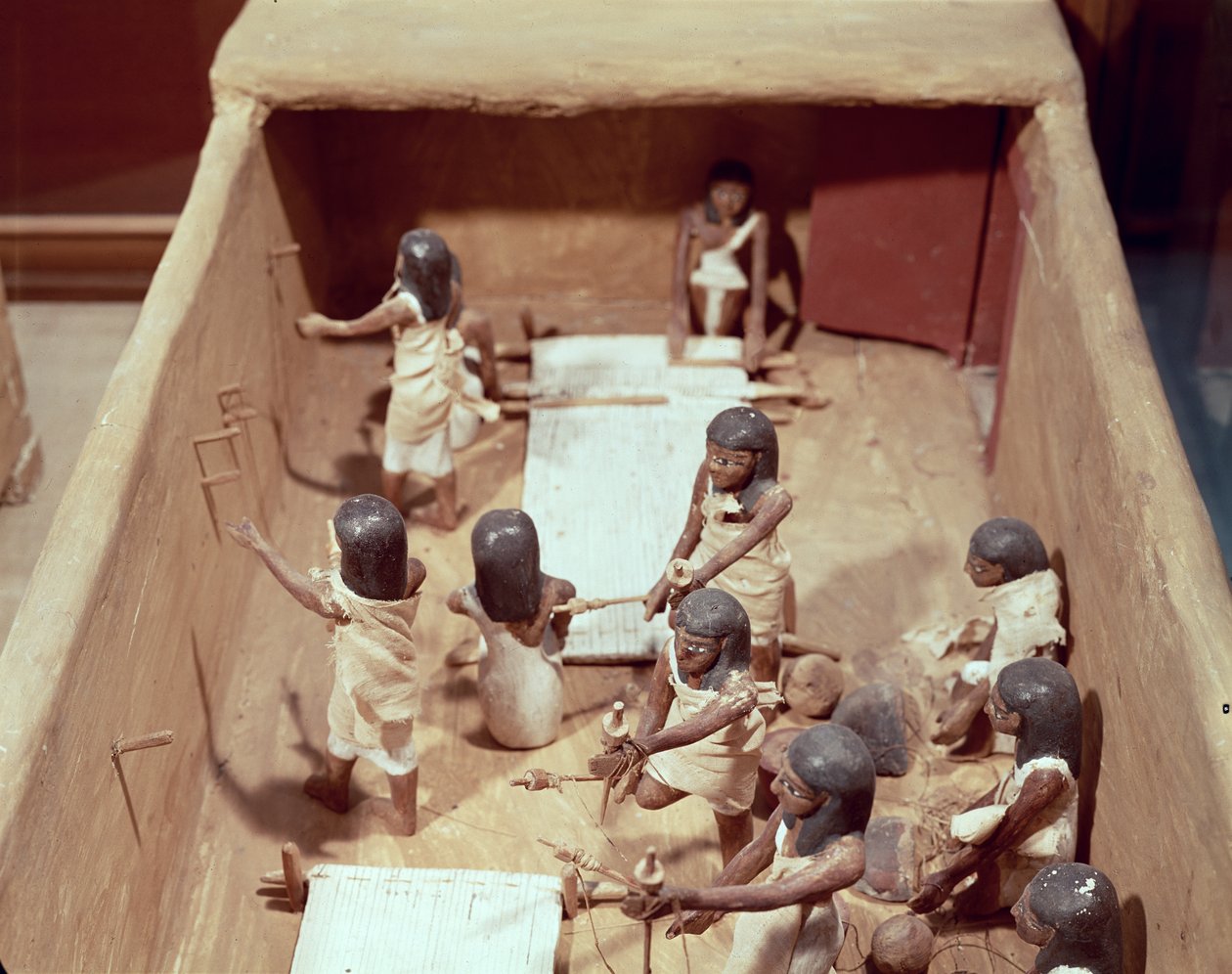 Model grobowy warsztatu tekstylnego, z Grobowca Meketre, Dolina Szlachty, Państwo Środka, ok. 2000 pne (drewno malowane) autorstwa Egyptian 11th Dynasty