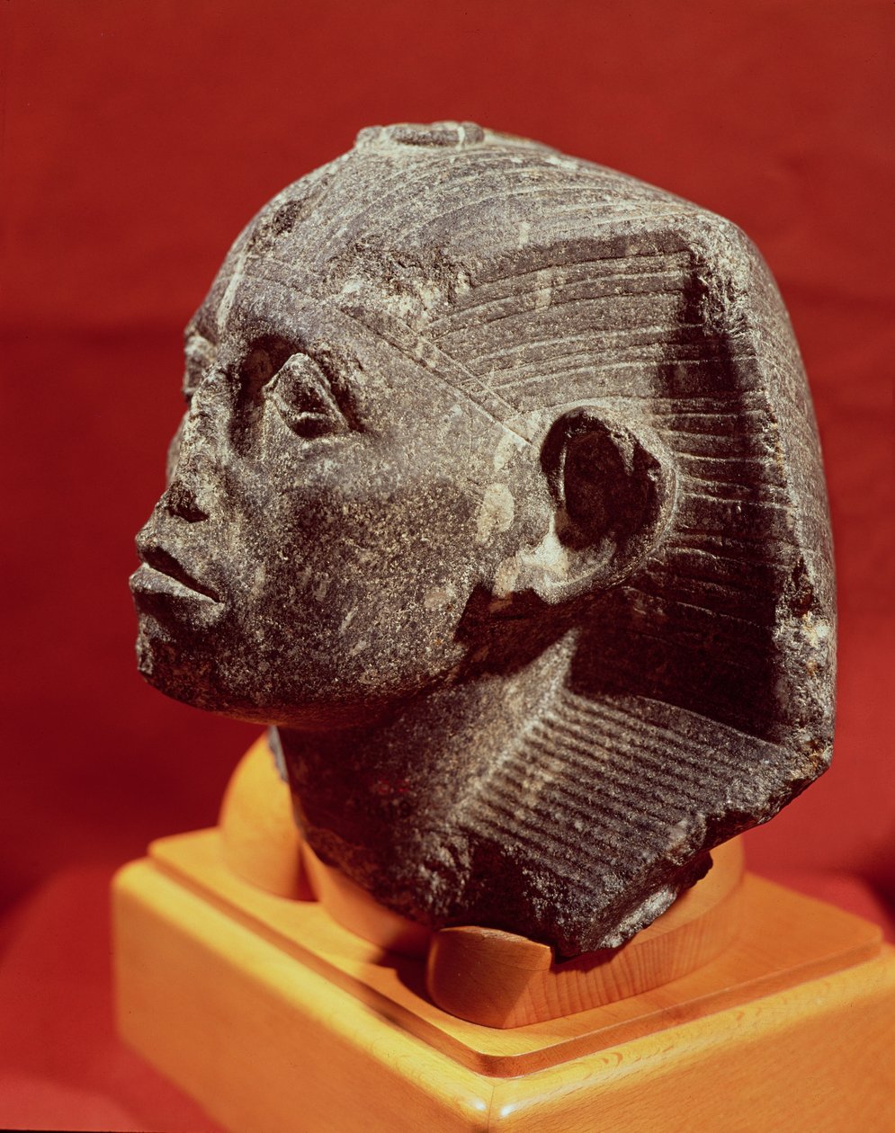 Głowa Sesostrisa III z Medamud koło Karnaku w Państwie Środka, ok. 1862–43 pne (granit) autorstwa Egyptian 12th Dynasty