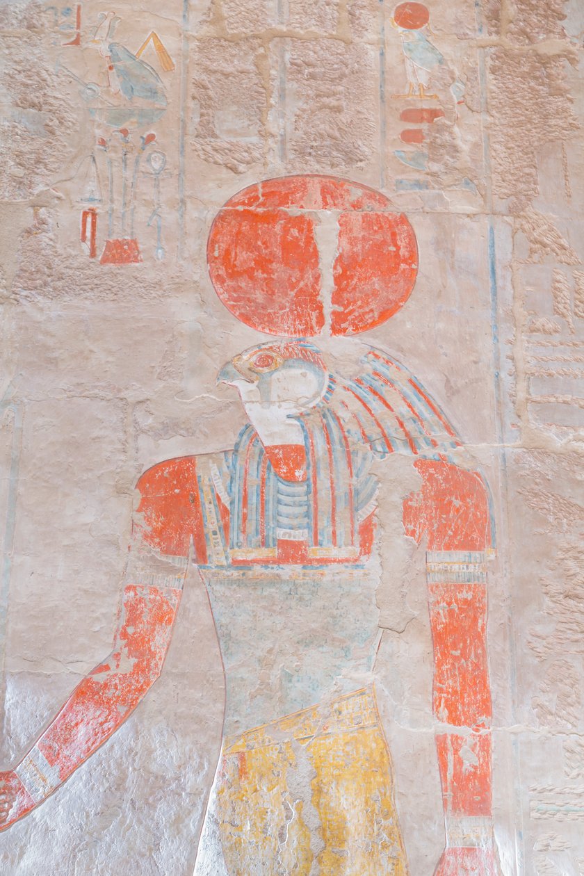 Płaskorzeźba boga słońca Ra, świątynia Hatszepsut w Deir Al Bahari, Luksor, Egipt (zdjęcie) autorstwa Egyptian 18th Dynasty