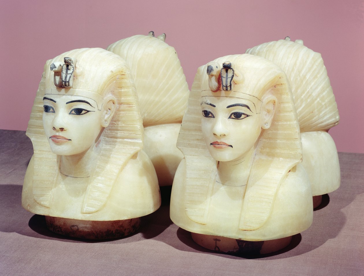 Urny kanopskie, z grobowca Tutanchamona, Nowe Państwo (alabaster) (patrz także 383303, 149422 i 149486) autorstwa Egyptian 18th Dynasty