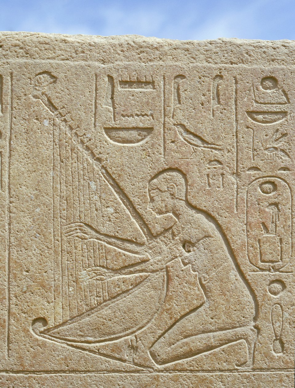 Fragment reliefu przedstawiającego muzyka, Karnark (zdjęcie ilustracyjne) autorstwa Egyptian 18th Dynasty