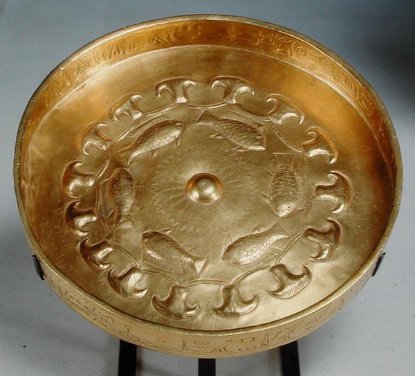 Naczynie Generalnego Dyżurów Djehut zdobione rybami i kwiatami, Nowe Państwo, ok. 1479-1425 (złoto) autorstwa Egyptian 18th Dynasty