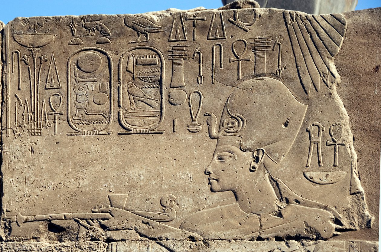 Starożytność egipska: płaskorzeźba przedstawiająca faraona Horemheba autorstwa Egyptian 18th Dynasty