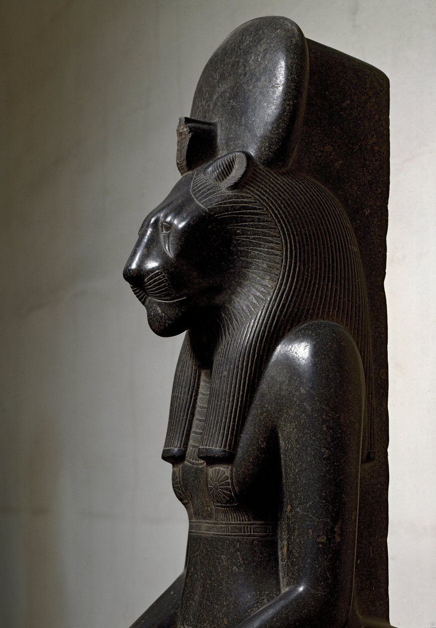 Starożytność egipska: bóstwo lwicy Sekhmet zwieńczone tarczą słoneczną. Posąg z czarnego granitu. 1540-1295 pne. Ciemny. 210 cm Turyn, muzeum egipskie autorstwa Egyptian 18th Dynasty