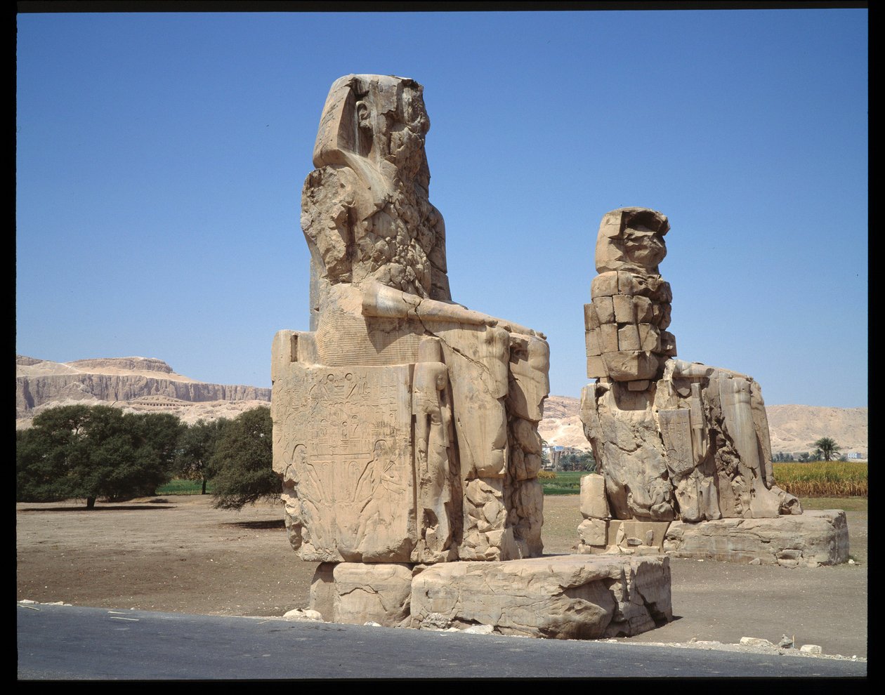 Starożytność egipska: widok Kolosa Memnona, okres Amenofisa III, nowe imperium autorstwa Egyptian 18th Dynasty