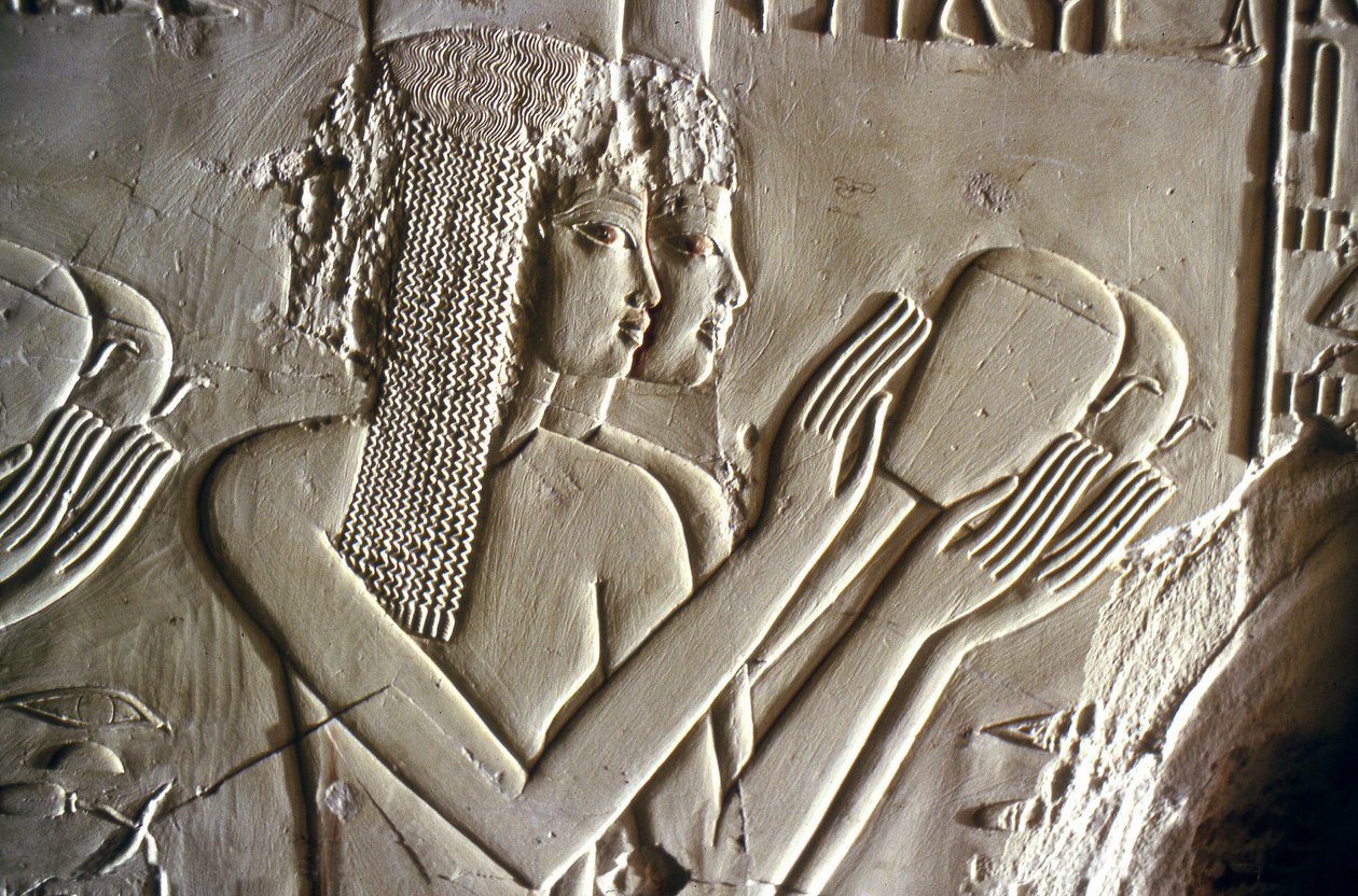 Starożytność egipska: młode dziewczęta składają ofiary. Grób Cheruef (TT 192) (XVIII dynastia) autorstwa Egyptian 18th Dynasty