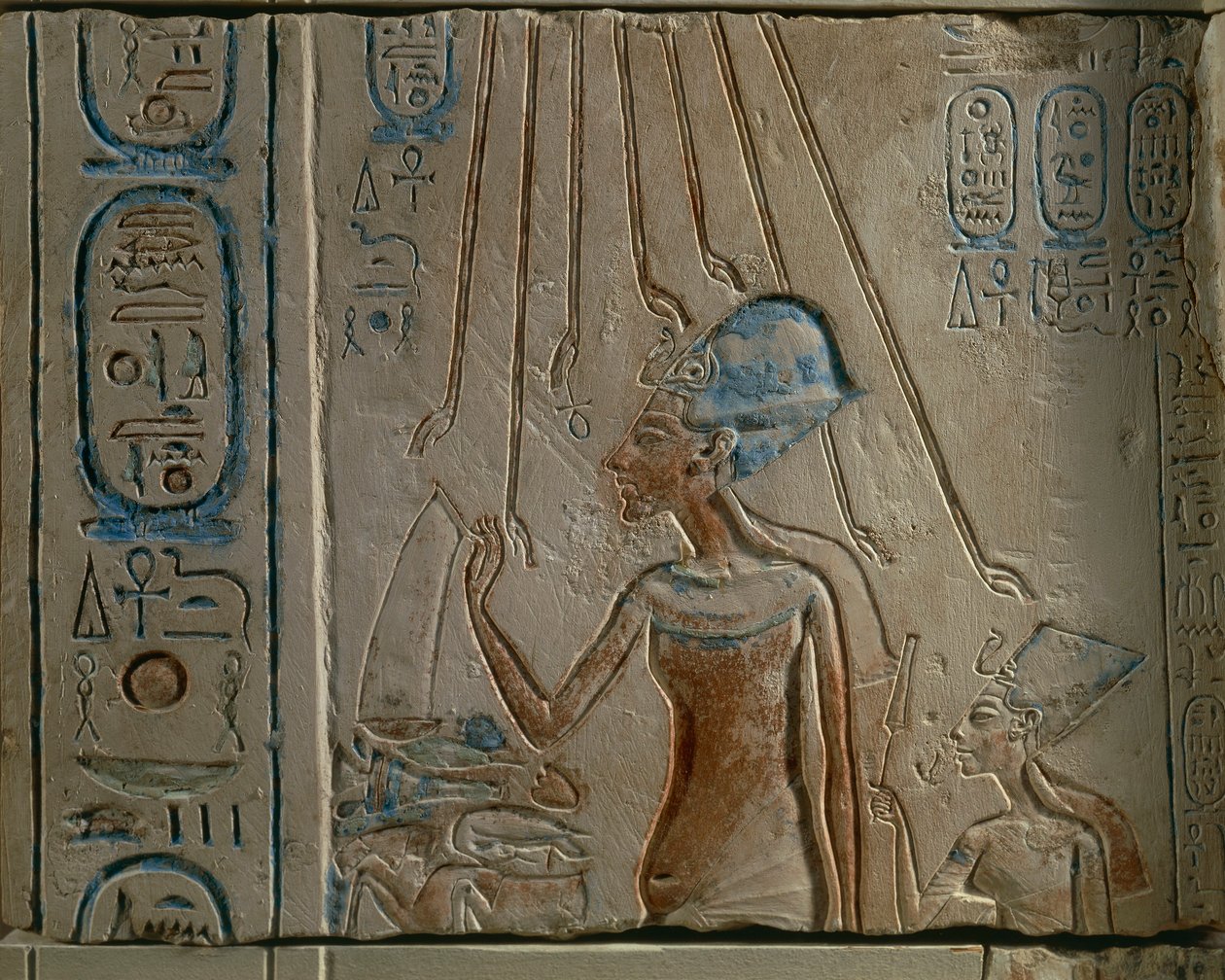 Rycina egipska przedstawiająca Echnatona i Nefertiti oddających cześć dyskowi słonecznemu, z Tall al-Amarna, Egipt, Nowe Królestwo, XVIII dynastia autorstwa Egyptian 18th Dynasty