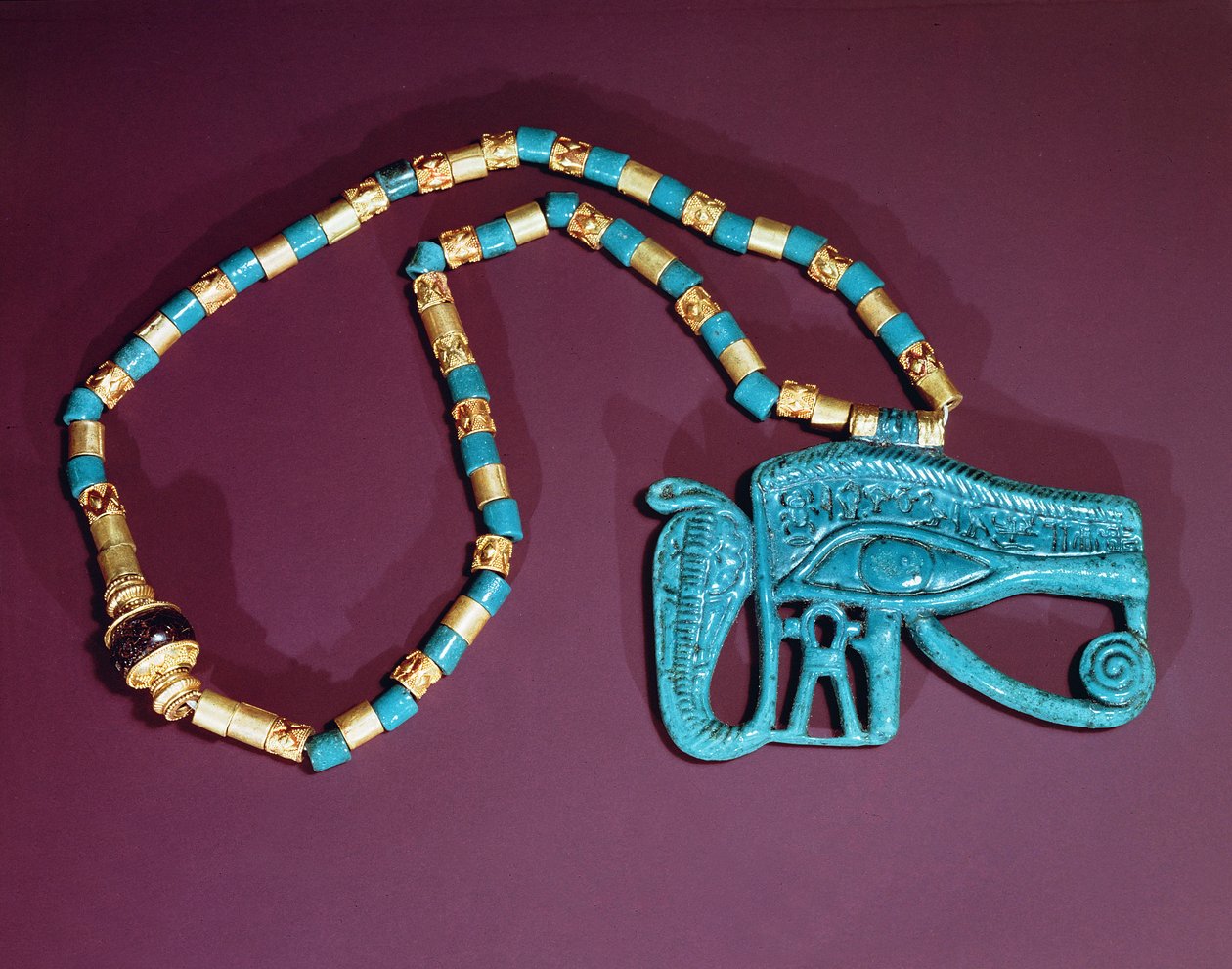 Pektorał Oko Ra, z Grobowca Tutanchamona, Nowe Królestwo (złoty i niebieski fajans) autorstwa Egyptian 18th Dynasty