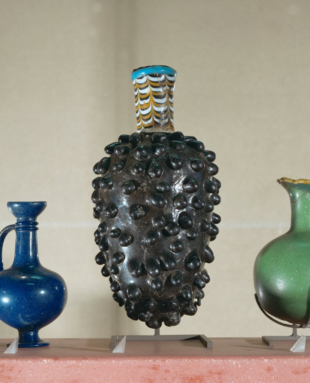 Kolba. Naczynia tego typu powstawały poprzez zanurzenie matrycy w roztopionym szkle ... autorstwa Egyptian 18th Dynasty