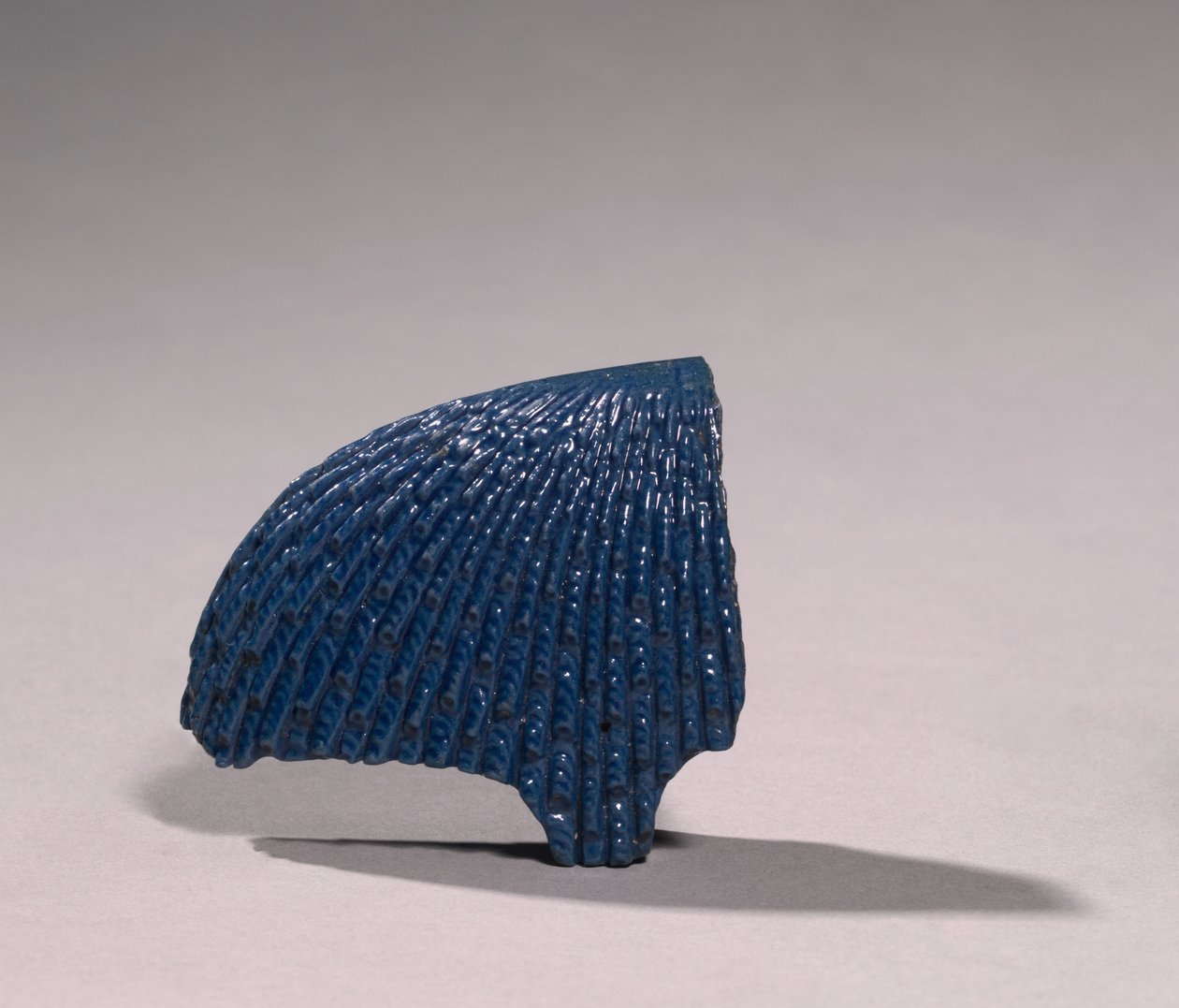Fragment inkrustowanego nakrycia głowy, c.1353-1295 pne autorstwa Egyptian 18th Dynasty