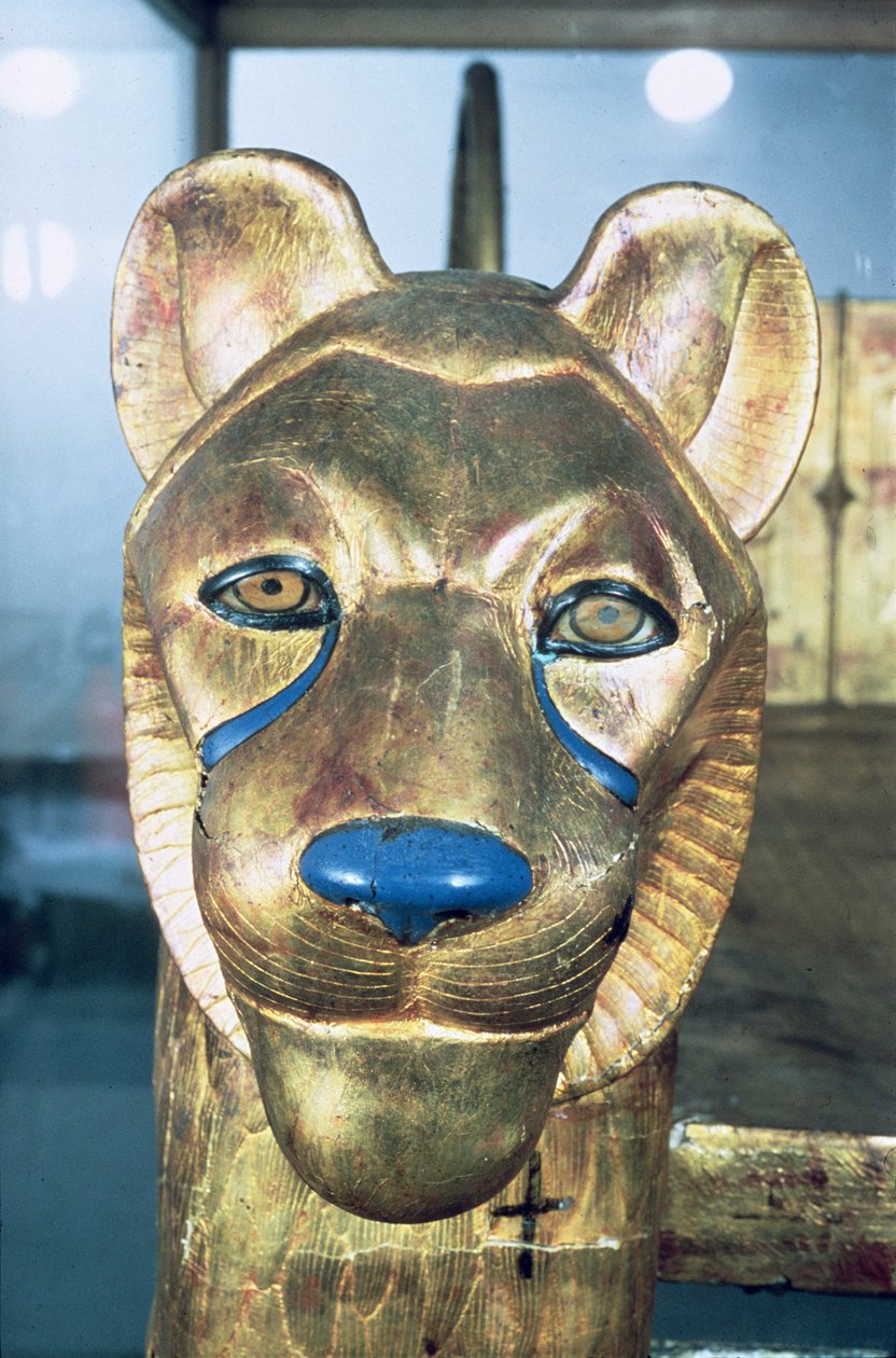 Zagłówek nagrobny w kształcie lwa, z Grobowca Tutanchamona (ok. 1370-1352 pne) Nowe Państwo (stiuk i złocone drewno) autorstwa Egyptian 18th Dynasty