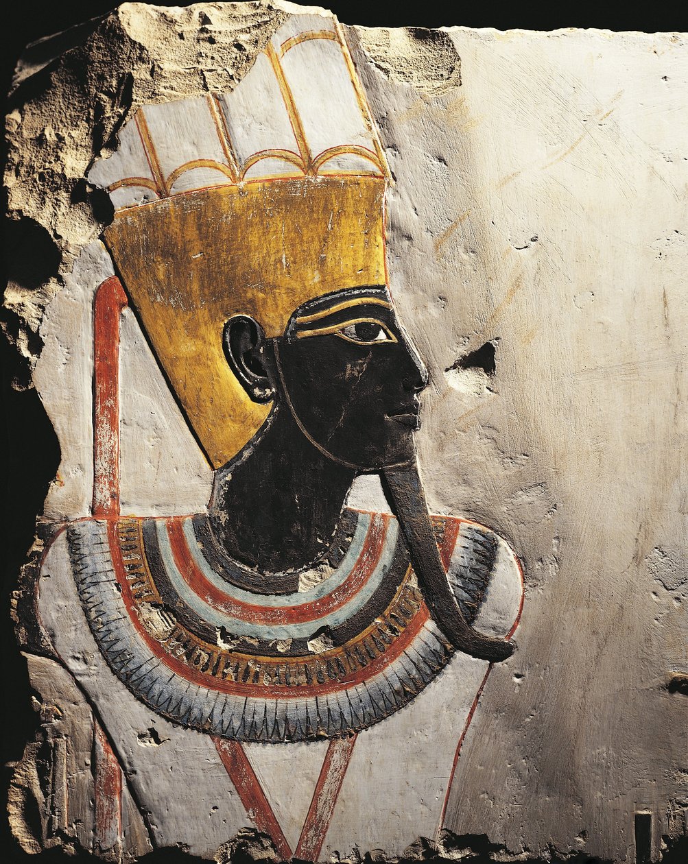 Bloki wapienne pomalowane płaskorzeźbami przedstawiającymi Boga Amona-Mina ze świątyni Totmesa III w Deir el-Bahari w Egipcie autorstwa Egyptian 18th Dynasty