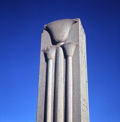 Filar ozdobiony stylizowanymi roślinami lotosu, z kompleksu Wielkiej Świątyni Amona, Nowe Królestwo (patrz także 59219) autorstwa Egyptian 18th Dynasty