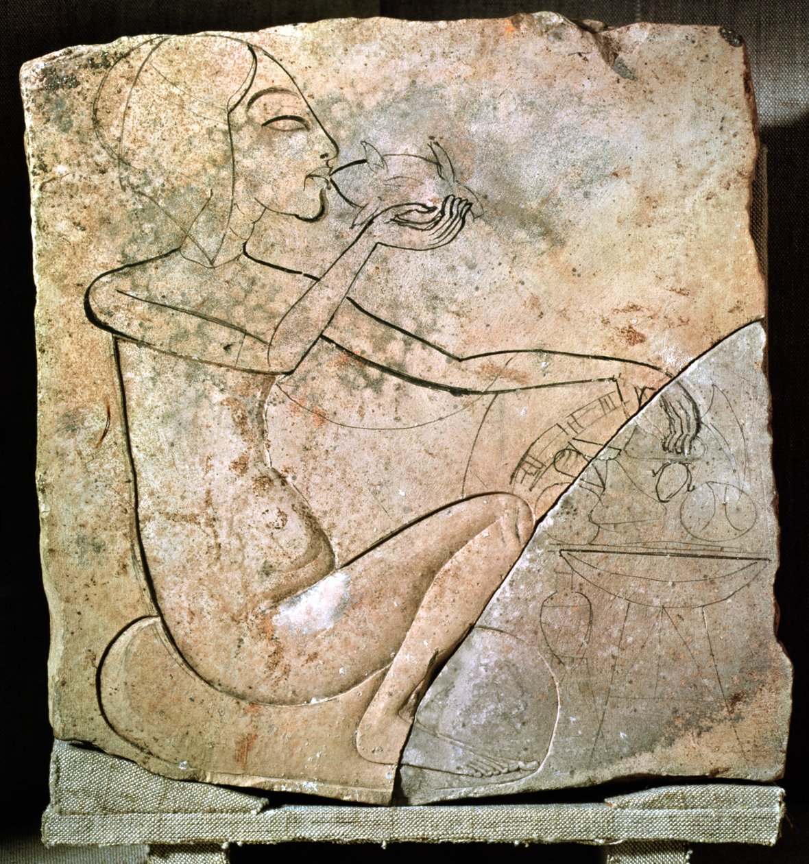 Relief przedstawiający księżniczkę jedzącą pieczoną kaczkę, z Pałacu Północnego w Tell El-Amarna, Nowe Królestwo, ok. 1353-1337 pne (wapień) autorstwa Egyptian 18th Dynasty