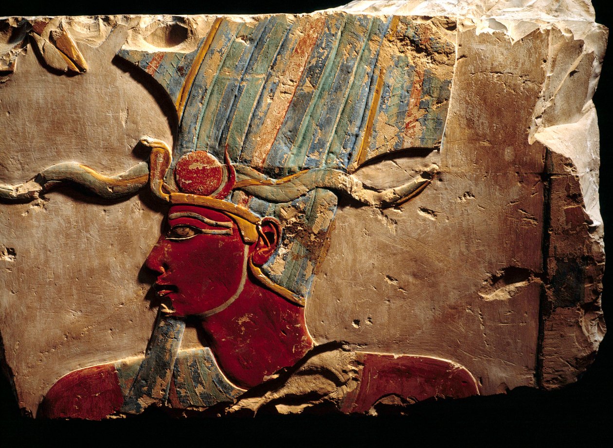 Relief przedstawiający koronę faraona Totmesa (Tutmozisa lub Tutmozisa) III korona Atef autorstwa Egyptian 18th Dynasty