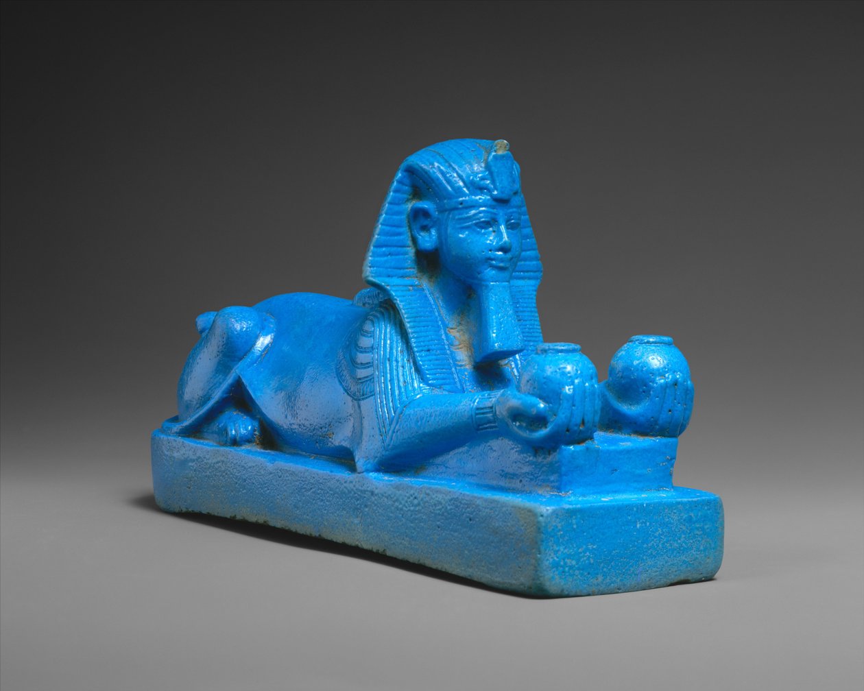 Sfinks z Amenhotepa III, prawdopodobnie z modelu świątyni, c.1390-1352 pne (fajans z pozostałościami trawertynu) autorstwa Egyptian 18th Dynasty
