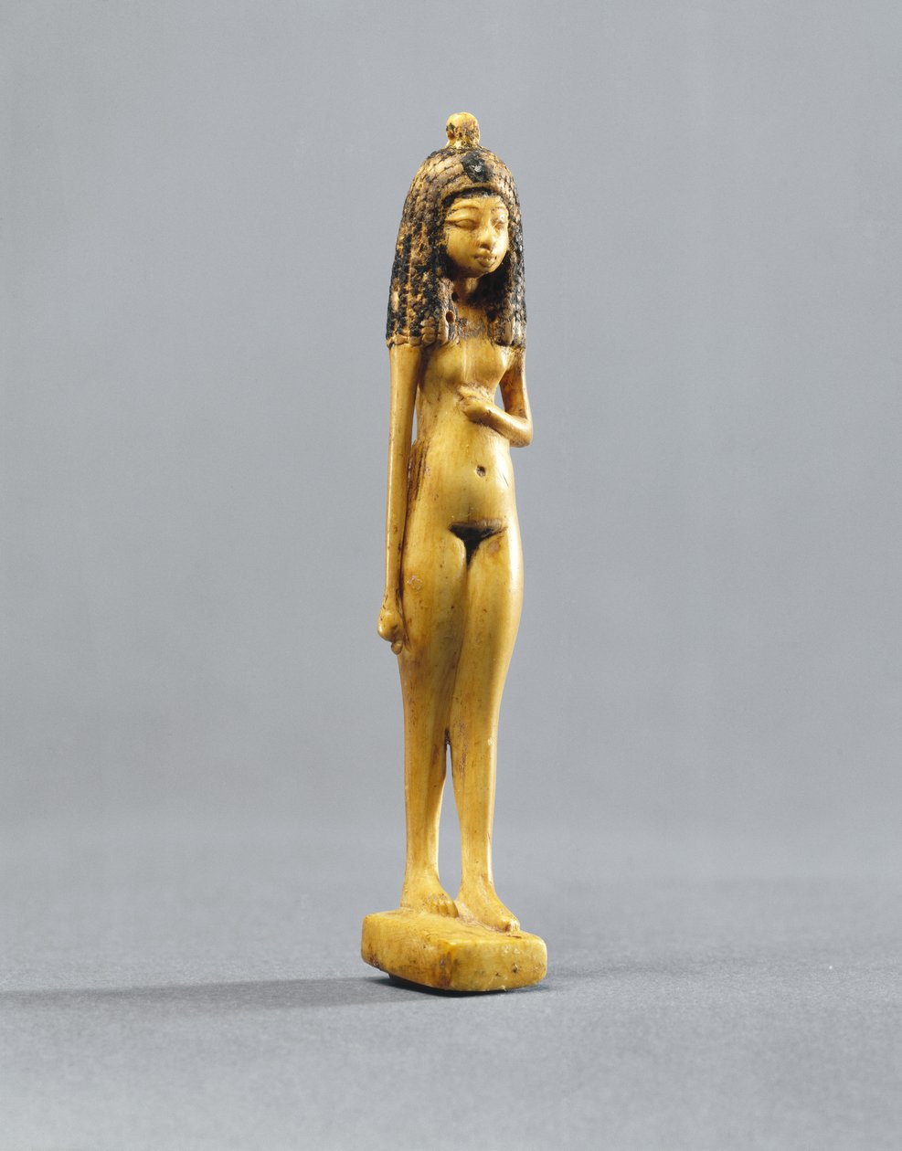 Statuetka nagiej dziewczyny, Nowe Królestwo, ok. 1390-1353 pne (malowana kość słoniowa) autorstwa Egyptian 18th Dynasty