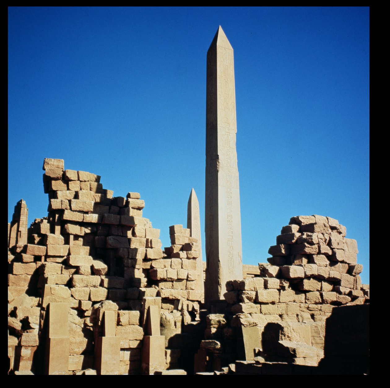 Obeliski Totmesa I (1504-1492 pne) i Hatszepsut (1473-1458 pne) w Wielkiej Świątyni Amona, Świątynia Karnak, Nowe Królestwo autorstwa Egyptian 18th Dynasty