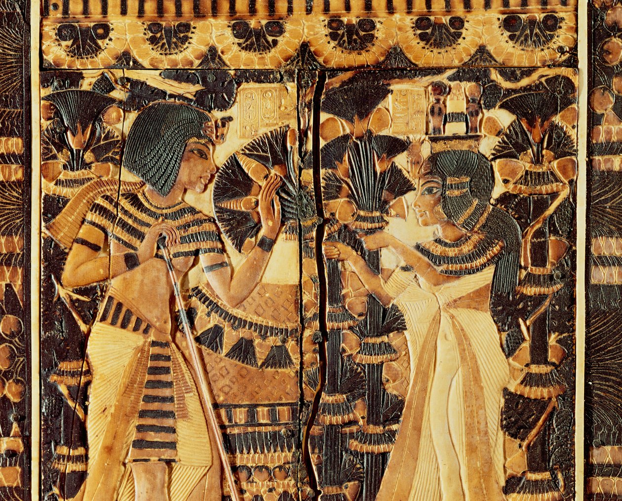 Górny panel ze skrzyni, z Grobowca Tutanchamona, Nowe Królestwo (drewno, brąz, kość słoniowa i kolorowa glazura) autorstwa Egyptian 18th Dynasty