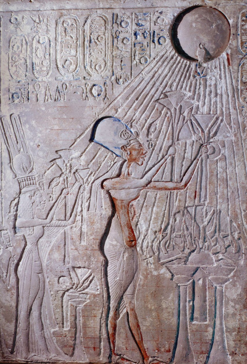 płaskorzeźba króla Echnatona i królowej Nefertiti wielbiących boga słońca Aton autorstwa Egyptian 18th Dynasty