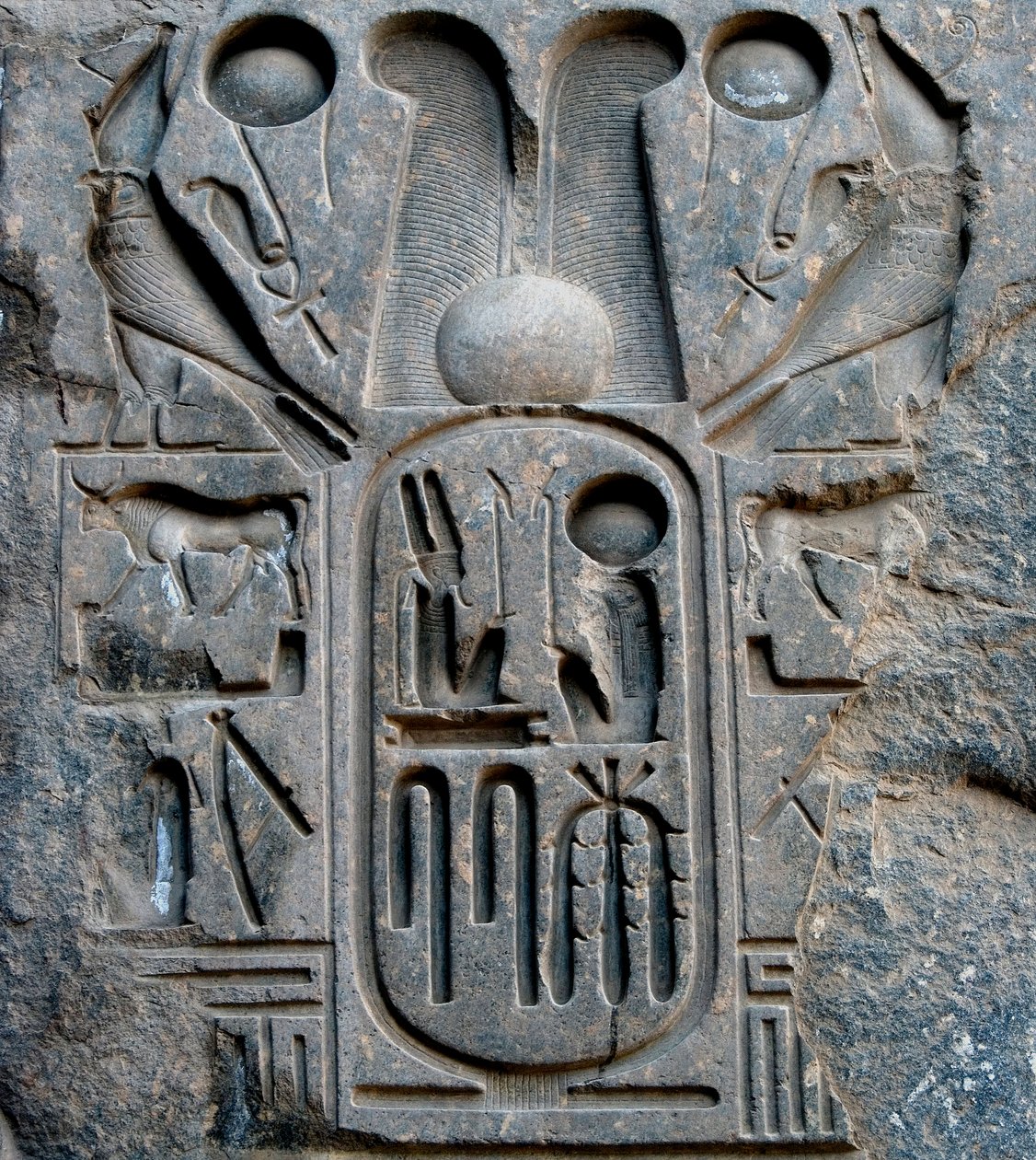 Egipski antyczny: fragment naboju faraona Ramzesa II (1292-1186 pne). Świątynia Luksoru. Wschodni Brzeg (Teby), Egipt autorstwa Egyptian 19th Dynasty