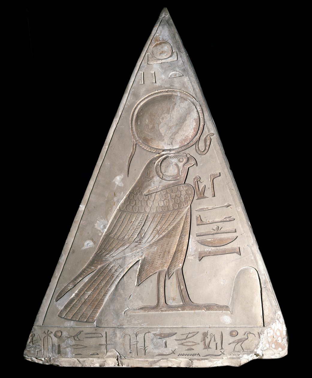 Starożytność egipska: czubek piramidy kaplicy Ramose decoree z przedstawieniem Ra-Harakte (Re Harakte) bóstwa wschodzącego słońca autorstwa Egyptian 19th Dynasty