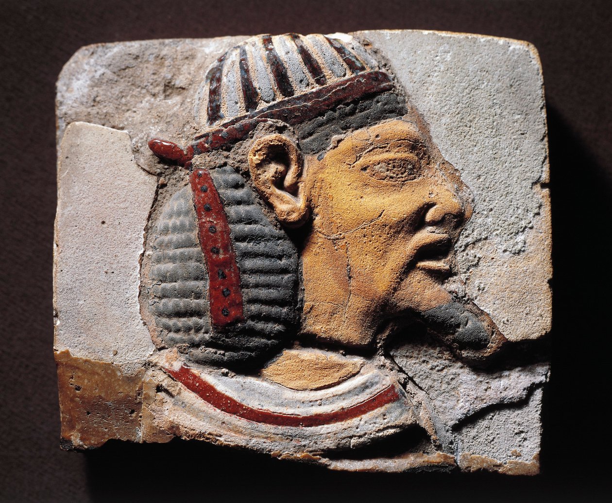 Fragment dekoracji, majolika z głową syryjskiego więźnia semickiego autorstwa Egyptian 19th Dynasty