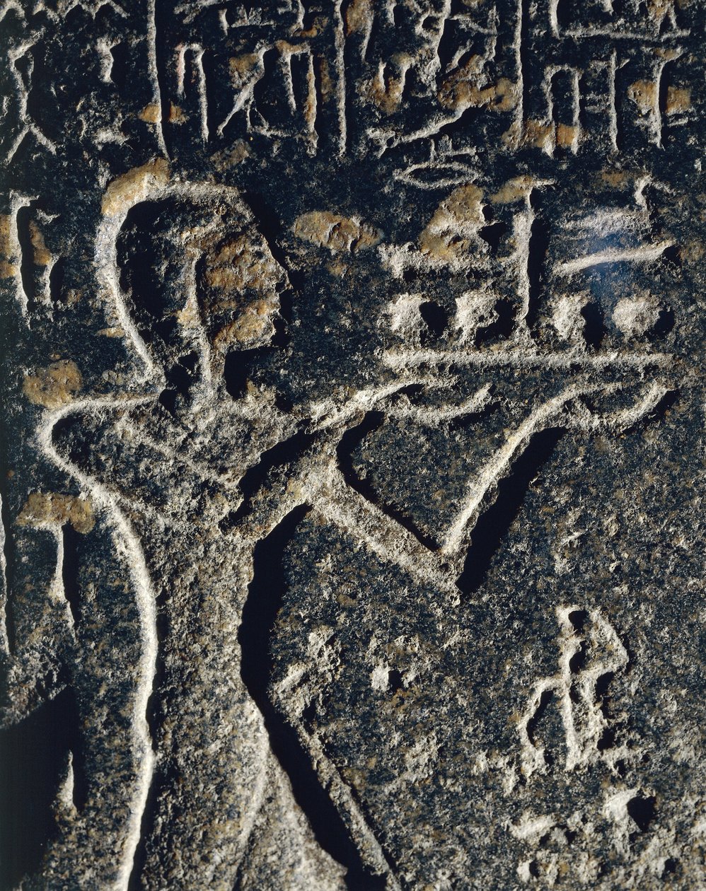 Granitowy posąg przedstawiający księcia Merneptaha oddającego cześć bogu Ptahowi autorstwa Egyptian 19th Dynasty