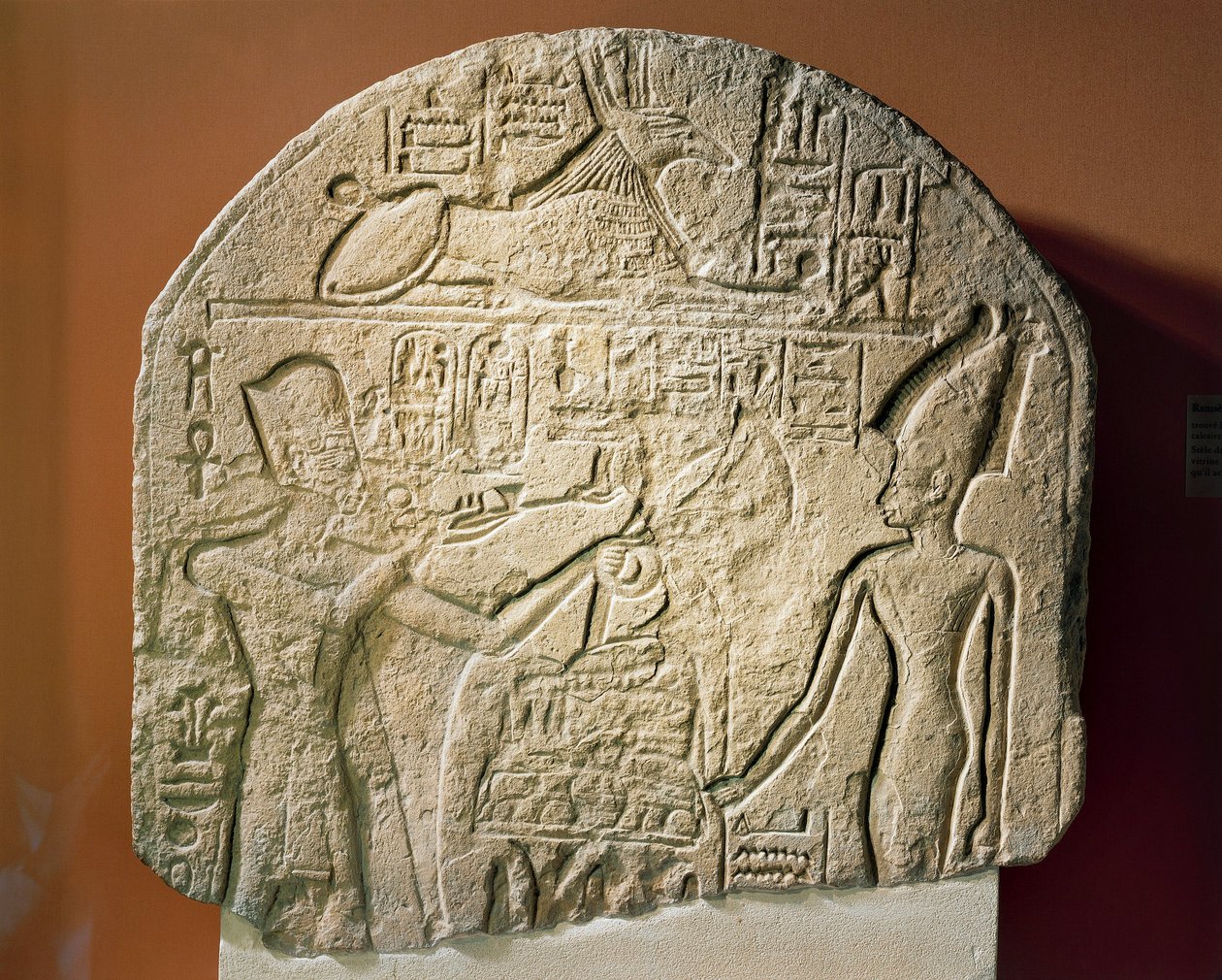 Wapienna stela przedstawiająca Ramzesa II ofiarowującego kadzidło i papirus bogini Astarte autorstwa Egyptian 19th Dynasty